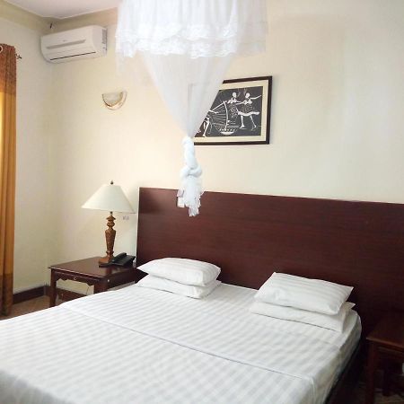 Peniel Beach Hotel Entebbe Exteriör bild