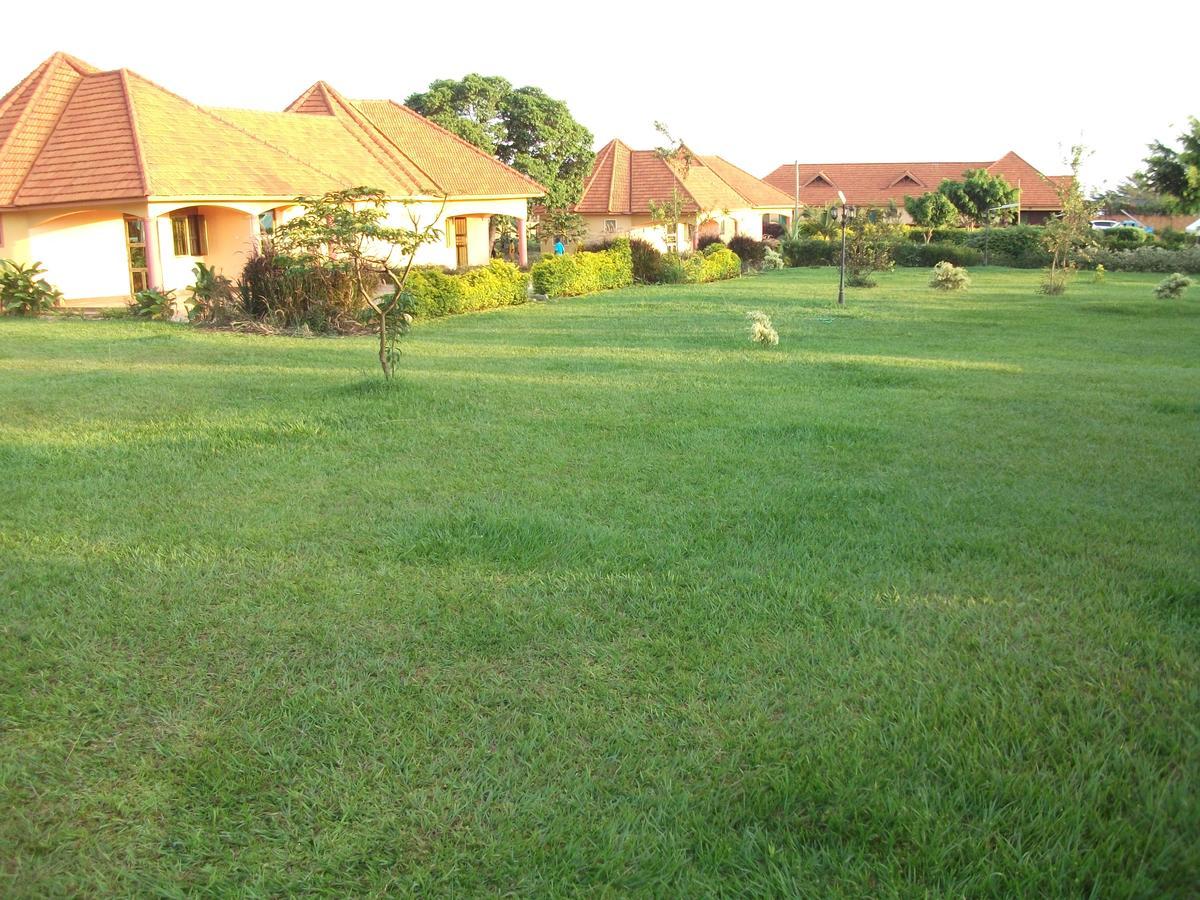 Peniel Beach Hotel Entebbe Exteriör bild