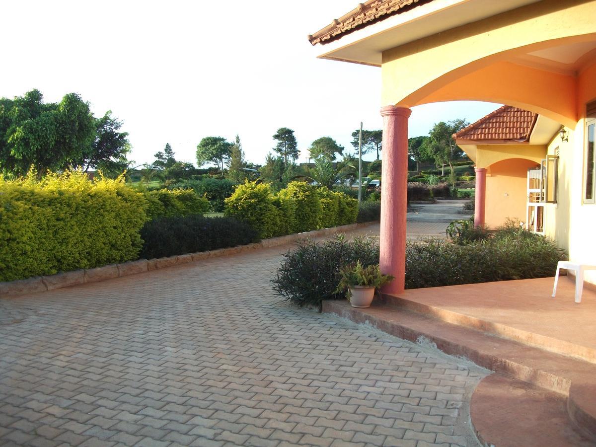 Peniel Beach Hotel Entebbe Exteriör bild