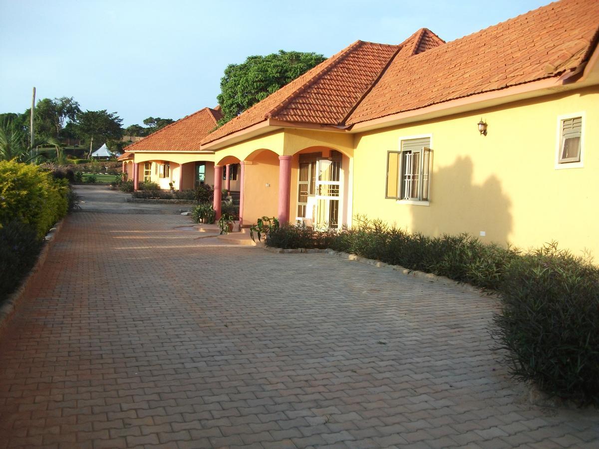 Peniel Beach Hotel Entebbe Exteriör bild