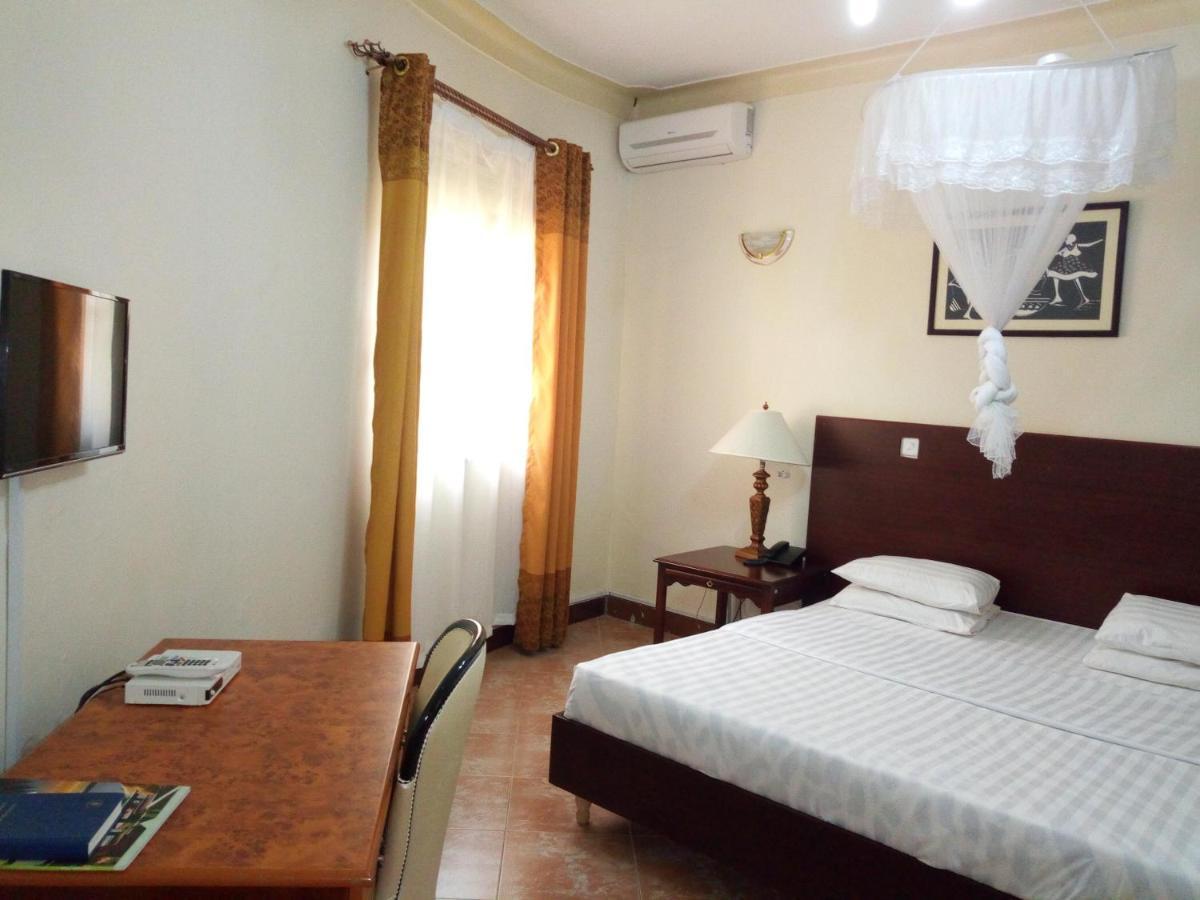 Peniel Beach Hotel Entebbe Exteriör bild
